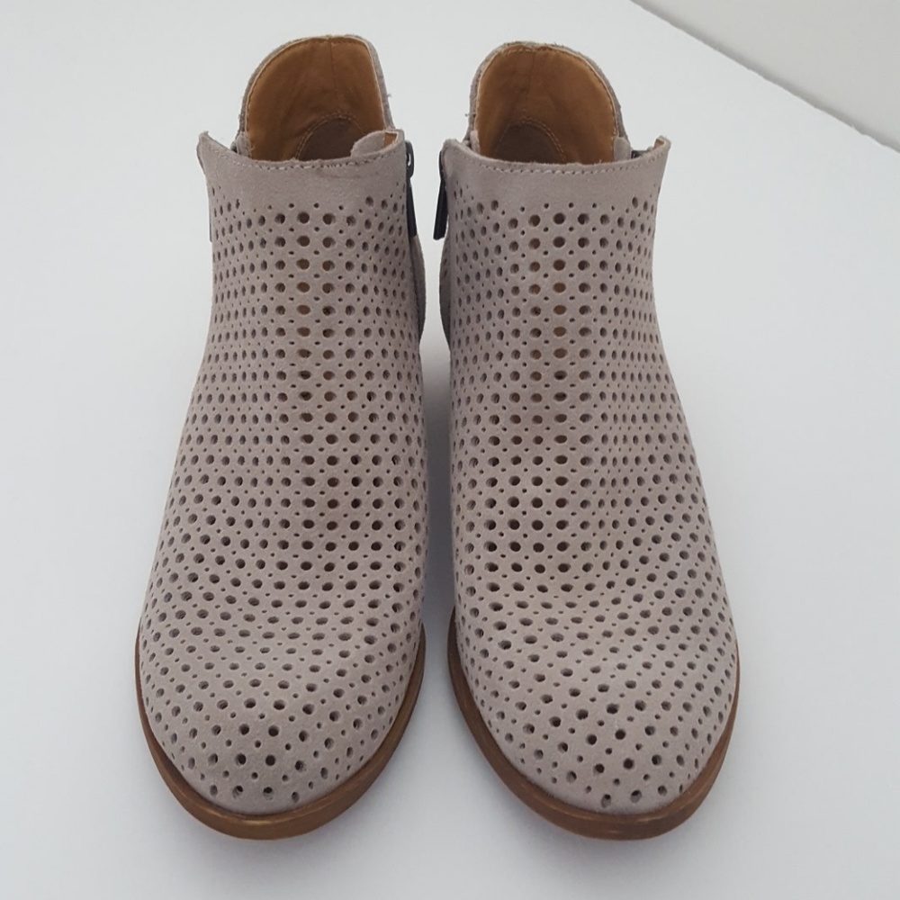 NEW Lucky Brand Bayley perforated leather bootie size 6 - Picture 2 of 7